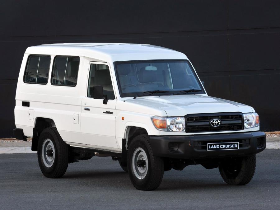  Toyota Land Cruiser 70 Wagon 2010 года  (ZA) (фото 18 из 21)